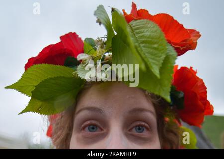 Eine Szene aus der Vorbereitung vor der Reenactment von Rekawka, ein Festival jedes Jahr am Dienstag nach Ostern, auf dem Krakushügel in Krakau gefeiert, ursprünglich in Bezug auf die slawische Tradition des Frühlings Dziady. Am Dienstag, den 18. April 2017, in Krakau, Polen. Foto von Artur Widak *** Bitte nutzen Sie die Gutschrift aus dem Kreditfeld *** Stockfoto