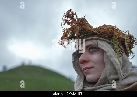 Eine Szene aus der Vorbereitung vor der Reenactment von Rekawka, ein Festival jedes Jahr am Dienstag nach Ostern, auf dem Krakushügel in Krakau gefeiert, ursprünglich in Bezug auf die slawische Tradition des Frühlings Dziady. Am Dienstag, den 18. April 2017, in Krakau, Polen. Foto von Artur Widak *** Bitte nutzen Sie die Gutschrift aus dem Kreditfeld *** Stockfoto