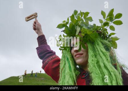 Eine Szene aus der Vorbereitung vor der Reenactment von Rekawka, ein Festival jedes Jahr am Dienstag nach Ostern, auf dem Krakushügel in Krakau gefeiert, ursprünglich in Bezug auf die slawische Tradition des Frühlings Dziady. Am Dienstag, den 18. April 2017, in Krakau, Polen. Foto von Artur Widak *** Bitte nutzen Sie die Gutschrift aus dem Kreditfeld *** Stockfoto