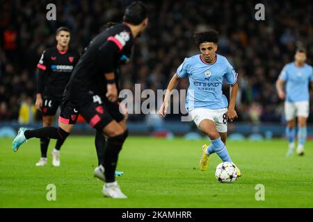 Manchester, Großbritannien. 02.. November 2022. Rico Lewis von Manchester City während des UEFA Champions League-Spiels zwischen Manchester City und Sevilla im Etihad Stadium, Manchester, England am 2. November 2022. Foto von Ben Wright. Nur zur redaktionellen Verwendung, Lizenz für kommerzielle Nutzung erforderlich. Keine Verwendung bei Wetten, Spielen oder Veröffentlichungen einzelner Clubs/Vereine/Spieler. Kredit: UK Sports Pics Ltd/Alamy Live Nachrichten Stockfoto