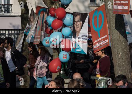 Die Anhänger Melenchons nehmen am 21. April 2017, dem letzten Treffen des französischen Präsidentschaftskandidaten für die linksextreme Koalition La France in Frankreich, in Paris, Teil. (Foto von Julien Mattia/NurPhoto) *** Bitte nutzen Sie die Gutschrift aus dem Kreditfeld *** Stockfoto