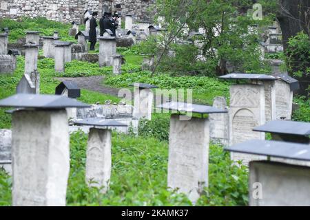 Viele Menschen aus der ganzen Welt kommen einige Tage vor dem Internationalen Marsch des Lebens, der am 24.. April, am Yom HaShoah - Holocaust-Gedenktag, in die Region Krakau stattfindet, Ein 3 Kilometer langer Spaziergang von Auschwitz nach Birkenau als stille Hommage an alle Opfer des Holocaust. Am Donnerstag, den 20. April 2017, in Krakau, Polen. (Foto von Artur Widak/NurPhoto) *** Bitte nutzen Sie die Gutschrift aus dem Kreditfeld *** Stockfoto