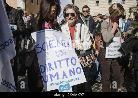 Emma Bonino, eine der führenden Führer der radikalen Partei während des Nationalen Marsches für Wissenschaft in Rom, Italien am Erdtag, 22. April 2017. Menschen auf der ganzen Welt nehmen an Demonstrationen zum "Marsch für die Wissenschaft" Teil, um gegen die Aussagen und Richtlinien der Regierung von US-Präsident Donald Trump zu protestieren, die wissenschaftliche Forschung, die für Trumps politische Agenda als unbequem angesehen wird, verhöhren. (Foto von Jacopo Landi/NurPhoto) *** Bitte benutzen Sie die Gutschrift aus dem Kreditfeld *** Stockfoto