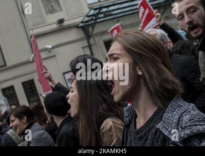 In der Türkei wird weiterhin gegen das Referendum protestiert. Das Bild zeigt die Protestierenden, die am 22. April 2017 im Stadtteil Besiktas in Istanbul marschieren. (Foto von Erhan Demirtas/NurPhoto) *** Bitte nutzen Sie die Gutschrift aus dem Kreditfeld *** Stockfoto