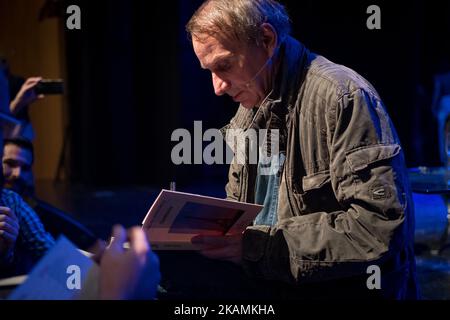 Der französische Schriftsteller Michel Houellebecq spricht in seinen Romanen am 21. April 2017 in der Termica in Malaga während der "La Noche de los libros" über Religion. (Foto von Guillaume Pinon/NurPhoto) *** Bitte nutzen Sie die Gutschrift aus dem Kreditfeld *** Stockfoto