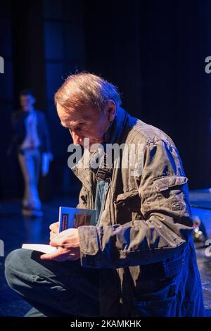 Der französische Schriftsteller Michel Houellebecq spricht in seinen Romanen am 21. April 2017 in der Termica in Malaga während der "La Noche de los libros" über Religion. (Foto von Guillaume Pinon/NurPhoto) *** Bitte nutzen Sie die Gutschrift aus dem Kreditfeld *** Stockfoto