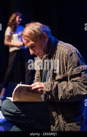 Der französische Schriftsteller Michel Houellebecq spricht in seinen Romanen am 21. April 2017 in der Termica in Malaga während der "La Noche de los libros" über Religion. (Foto von Guillaume Pinon/NurPhoto) *** Bitte nutzen Sie die Gutschrift aus dem Kreditfeld *** Stockfoto
