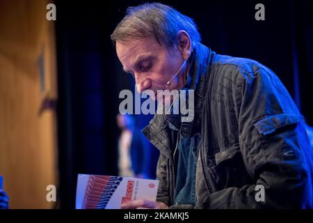 Der französische Schriftsteller Michel Houellebecq spricht in seinen Romanen am 21. April 2017 in der Termica in Malaga während der "La Noche de los libros" über Religion. (Foto von Guillaume Pinon/NurPhoto) *** Bitte nutzen Sie die Gutschrift aus dem Kreditfeld *** Stockfoto