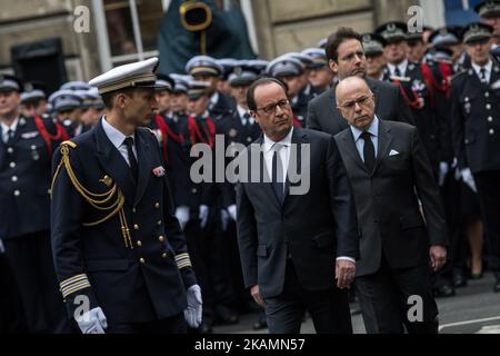 Der französische Präsident Francois Hollande nimmt am 25. April 2017 in Paris an der nationalen Hommage an den gefallenen französischen Polizisten Xavier Jugele Teil. Der französische Polizeibeamte Xavier Jugele, 37, wurde am Donnerstag, dem 20. April 2017, einige Tage vor den französischen Präsidentschaftswahlen, auf den Champs Elysees von einem Schützen getötet.(Foto: Julien Mattia/NurPhoto) *** Bitte benutzen Sie die Gutschrift aus dem Kreditfeld *** Stockfoto