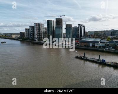 Woolwich Waterfront Apartments auf der Themse London UK Drohne Luftaufnahme Stockfoto