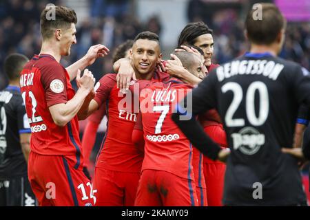 Der brasilianische Verteidiger Marquinhos von Paris Saint-Germain blickt während des französischen Fußballspiels L1 zwischen Paris Saint-Germain und Bastia am 6. Mai 2017 im Stadion Parc des Princes in Paris auf. (Foto von Geoffroy Van der Hasselt/NurPhoto) *** Bitte nutzen Sie die Gutschrift aus dem Kreditfeld *** Stockfoto