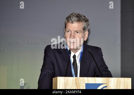 Laurence Carter, Senior Director, Public Private Partnerships der Weltbank, spricht während der Islamic Finance and Public-Private Partnership for Infrastructure Development am 08. Mai 2017 in Kuala Lumpur, Malaysia. Die Islamic Finance and Public-Private Partnership for Infrastructure Development findet bis Mai 09 2017 statt. (Foto von Chris Jung/NurPhoto) *** Bitte nutzen Sie die Gutschrift aus dem Kreditfeld *** Stockfoto