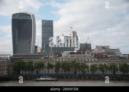 Die Gebäude der City of London sind an einem sonnigen Nachmittag in London am 9. Mai 2017 abgebildet. Die City ist das Finanzviertel von London und ist ständig mit Kränen und Baustellen übersät. (Foto von Alberto Pezzali/NurPhoto) *** Bitte nutzen Sie die Gutschrift aus dem Kreditfeld *** Stockfoto