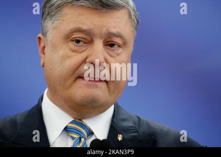 Der ukrainische Präsident Petro Poroschenko spricht während einer Pressekonferenz anlässlich der Einführung des visafreien Regimes mit der EU in Kiew, Ukraine, am Sonntag, 14. Mai 2017. (Foto von Sergii Kharchenko/NurPhoto) *** Bitte nutzen Sie die Gutschrift aus dem Kreditfeld *** Stockfoto