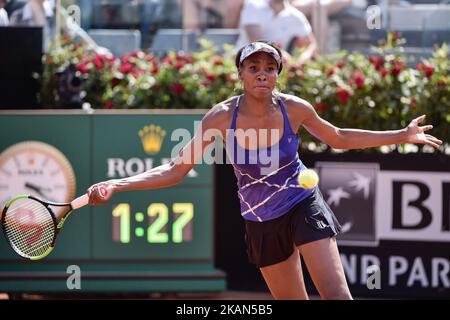 Venus Williams (USA) im Einsatz während des Spiels gegen Johanna Konta (GBR) beim WTA Open Internazionali BNL D'Italia am 18. Mai 2017 beim Foro Italico, Rom, Italien. (Foto von Giuseppe Maffia/NurPhoto) *** Bitte nutzen Sie die Gutschrift aus dem Kreditfeld *** Stockfoto