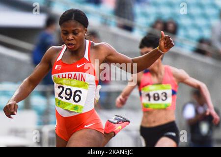 Edidiong Ofonime Odiong aus Bahrain gewinnt das Finale der Frauen 200m während einer sportlichen Veranstaltung in Baku 2017 - 4. Islamische Solidaritätsspiele im Olympiastadion von Baku. Am Donnerstag, den 18. Mai 2017 in Baku, Aserbaidschan. *** Bitte verwenden Sie Credit from Credit Field *** Stockfoto