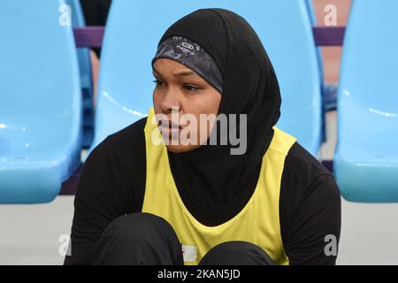 Yousra Arat aus Algerien enttäuschte, nachdem sie den Kampf um das Gold im Finale der Frauen-Hochsprung während des dritten Leichtathletik-Tages in Baku 2017 - 4. Islamische Solidaritätsspiele im Baku Olympiastadion verloren hatte. Am Donnerstag, den 18. Mai 2017 in Baku, Aserbaidschan. *** Bitte verwenden Sie Credit from Credit Field *** Stockfoto