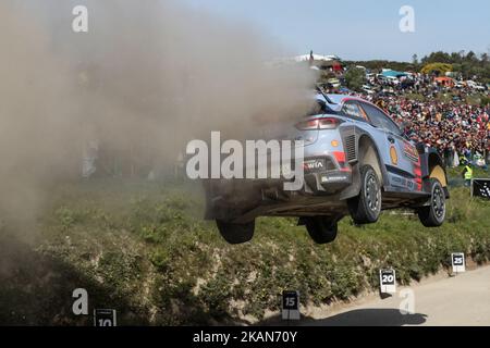 Hayden Paddon und John Kennard im Hyundai i20 Coupe WRC von Hyundai Motorsport im Einsatz während der SS16 Fafe der WRC Vodafone Rally de Portugal 2017, in Matosinhos in Portugal am 21. Mai 2017. (Foto von Paulo Oliveira / DPI / NurPhoto) *** Bitte nutzen Sie die Gutschrift aus dem Kreditfeld *** Stockfoto