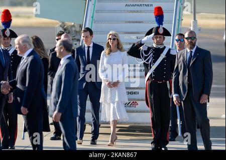 Jared Kushner, hochrangiger Berater des Weißen Hauses, und Ivanka Trump, Assistentin des US-Präsidenten Donald Trump am 23. Mai 2017 auf dem Flughafen Fiumicino in Rom (Foto von Silvia Lore/NurPhoto) *** Bitte nutzen Sie die Gutschrift aus dem Kreditfeld *** Stockfoto