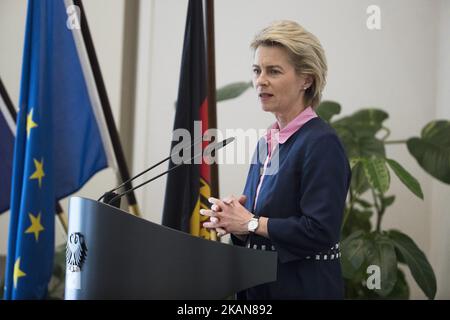 Die deutsche Verteidigungsministerin Ursula von der Leyen spricht am 23. Mai 2017 bei einem Treffen mit dem Auswärtigen Presseverband in Berlin. (Foto von Emmanuele Contini/NurPhoto) *** Bitte benutzen Sie die Gutschrift aus dem Kreditfeld *** Stockfoto