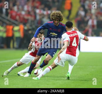 Die belgische Mittelfeldspielerin Marouane Fellaini (C) von Manchester United spielt den Ball während des UEFA Europa League-Endspiels Ajax Amsterdam gegen Manchester United am 24. Mai 2017 in der Friends Arena in Solna bei Stockholm. (Foto von Raddad Jebarah/NurPhoto) *** Bitte nutzen Sie die Gutschrift aus dem Kreditfeld *** Stockfoto