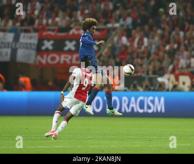 Die belgische Mittelfeldspielerin Marouane Fellaini (blau) von Manchester United spielt den Ball während des UEFA Europa League-Endspiels Ajax Amsterdam gegen Manchester United am 24. Mai 2017 in der Friends Arena in Solna bei Stockholm. (Foto von Raddad Jebarah/NurPhoto) *** Bitte nutzen Sie die Gutschrift aus dem Kreditfeld *** Stockfoto