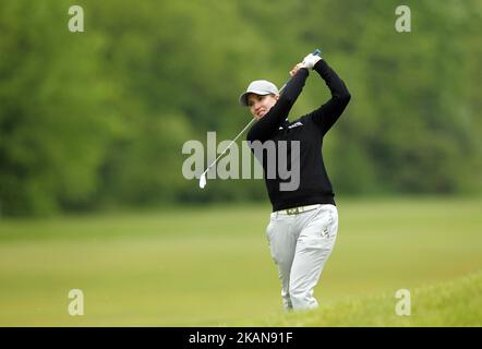 Karrie Webb aus Australien beobachtet ihren Fairway-Schuss auf dem 18.-Loch während der ersten Runde der LPGA Volvik Championship im Travis Pointe Country Club, Ann Arbor, MI, USA Donnerstag, 25. Mai, 2017. (Foto von Jorge Lemus/NurPhoto) *** Bitte benutzen Sie die Gutschrift aus dem Kreditfeld *** Stockfoto