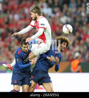 Marouane Fellaini (R) im Einsatz während des UEFA Europa League Finales zwischen Ajax und Manchester United in der Friends Arena am 24. Mai 2017 in Stockholm, Schweden (Foto von Ahmad Mora/NurPhoto) *** Bitte nutzen Sie die Gutschrift aus dem Credit Field *** Stockfoto