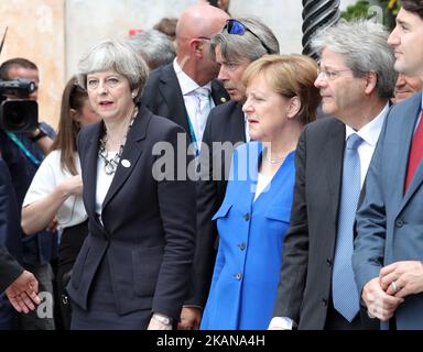 Die britische Premierministerin Theresa May und Angela Merkel beim Gipfel von Taormina G7 auf der Insel Sizilien am 26. Mai 2017 in Taormina, Italien. Die Führer der G7 Nationen, zu denen die Vereinigten Staaten, Kanada, Japan, das Vereinigte Königreich, Deutschland, Frankreich und Italien sowie die Europäische Union treffen sich vom 26. Bis 27. Mai in Taormina. (Foto von Gabriele Marichiolo/NurPhoto) *** Bitte benutzen Sie die Gutschrift aus dem Kreditfeld *** Stockfoto