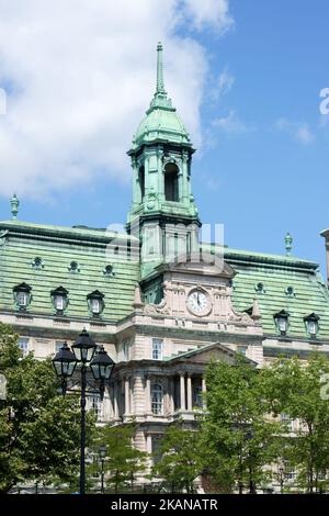 Montreal City Hall (Hôtel de Ville de Montréal) mit seinem Kupferdach. Es wurde im zweiten Empire-Stil zwischen 1872 und 1878 in Old Montreal (Vieux Stockfoto