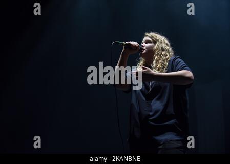 Die englische Dichterin, Spoken-Word-Künstlerin und Dramatikerin Kate Tempest spielt am 27. Mai 2017 live auf der Bühne der O2 Academy Brixton, London. (Foto von Alberto Pezzali/NurPhoto) *** Bitte nutzen Sie die Gutschrift aus dem Kreditfeld *** Stockfoto