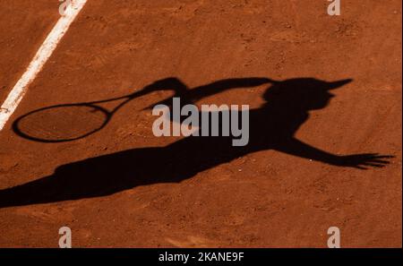 Elina Svitolina aus der Ukraine dient gegen Tsvetana Pironkova aus Bulgarien während der zweiten Runde bei Roland Garros Grand Slam Tournament - Tag 5 am 1. Juni 2017 in Paris, Frankreich. (Foto von Robert Szaniszló/NurPhoto) *** Bitte nutzen Sie die Gutschrift aus dem Kreditfeld *** Stockfoto