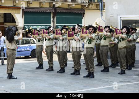 Italienische Bersaglieri nehmen an der Militärparade während der Feierlichkeiten zum Tag der Italienischen Republik am 2. Juni 2017 in Padua, Italien, Teil. (Foto von Roberto Silvino/NurPhoto) *** Bitte nutzen Sie die Gutschrift aus dem Kreditfeld *** Stockfoto