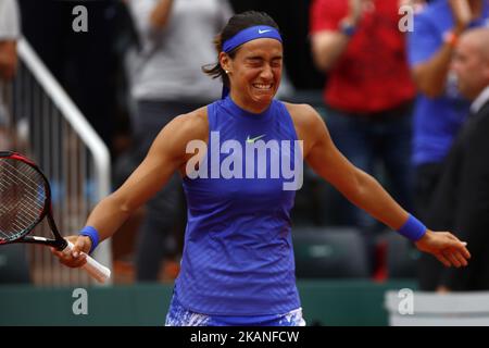 Caroline Garcia aus Frankreich feiert, nachdem sie das Spiel gegen Su-Wei Hsieh (nicht gesehen) aus Taipei in ihrer dritten Runde des French Open Tennisturniers am 03. Juni 2017 im Roland Garros Stadion in Paris, Frankreich, gewonnen hat. (Foto von Mehdi Taamallah/NurPhoto) *** Bitte benutzen Sie die Gutschrift aus dem Kreditfeld *** Stockfoto