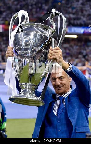 Die walisische Legende Ian Rush mit der Champions League-Trophäe vor dem UEFA Champions League-Finale zwischen Real Madrid und Juventus am 3. Juni 2017 im Nationalstadion von Wales, Cardiff, Wales. (Foto von Giuseppe Maffia/NurPhoto) *** Bitte nutzen Sie die Gutschrift aus dem Kreditfeld *** Stockfoto