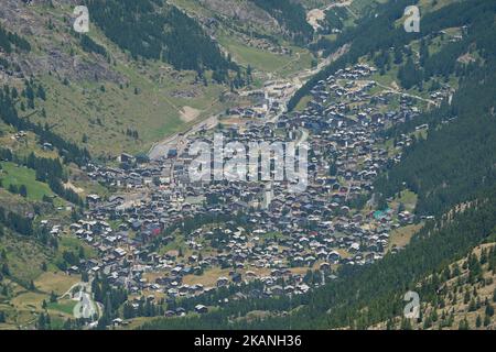 Luftaufnahme des Dorfes Zermatt im Wallis, Schweiz Stockfoto