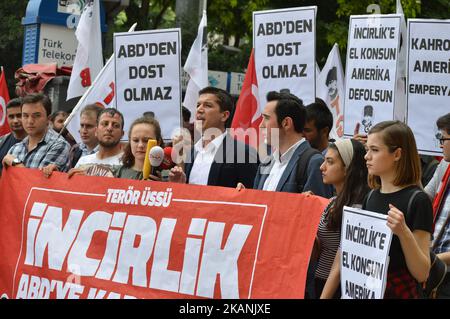 Linke Studenten versammelten sich am 8. Juni 2017 auf dem Luftwaffenstützpunkt Incirlik in Ankara, Türkei, um gegen die USA und ihre Armee zu protestieren. (Foto von Altan Gocher/NurPhoto) *** Bitte benutzen Sie die Gutschrift aus dem Kreditfeld *** Stockfoto