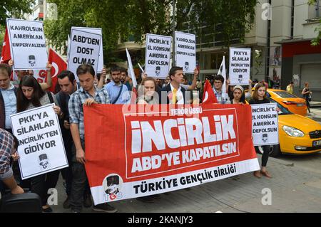 Linke Studenten versammelten sich am 8. Juni 2017 auf dem Luftwaffenstützpunkt Incirlik in Ankara, Türkei, um gegen die USA und ihre Armee zu protestieren. (Foto von Altan Gocher/NurPhoto) *** Bitte benutzen Sie die Gutschrift aus dem Kreditfeld *** Stockfoto