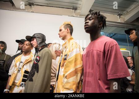 Allgemeiner Blick auf die Backstage vor Liam Hodges Modenschau im Rahmen der London Fashion Week Men's SS18, London am 9. Juni 2017. (Foto von Alberto Pezzali/NurPhoto) *** Bitte nutzen Sie die Gutschrift aus dem Kreditfeld *** Stockfoto