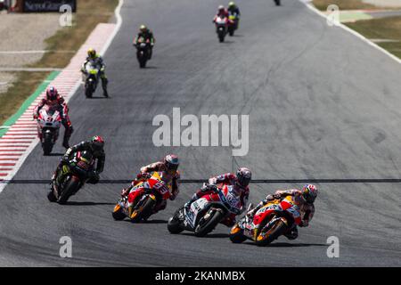 26 Dani Pedrosa aus Spanien vom Repsol Honda Team (Honda) an der Spitze der Gruppe vor 04 Andrea Dovicioso aus Italien vom Ducati Team (Ducati) und 93 Marc Marquez aus Spanien vom Repsol Honda Team (Honda) während des Monter Energy Catalonia Grand Prix, Am Circuit de Barcelona-Catalunya am 11. Juni 2017. (Foto von Xavier Bonilla/NurPhoto) *** Bitte nutzen Sie die Gutschrift aus dem Kreditfeld *** Stockfoto