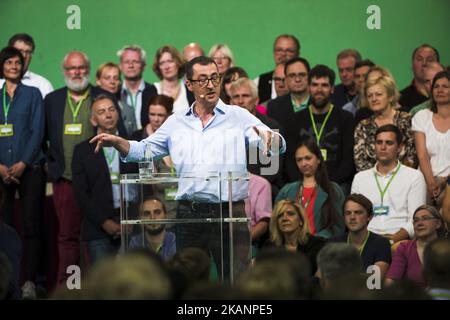 Co-Chef und Spitzenkandidat der Grünen (Buendnis 90/die Grünen) für die Bundestagswahl Cem Oezdemir spricht während des Bundeskongresses am 16. Juni 2017 im Velodrom in Berlin. (Foto von Emmanuele Contini/NurPhoto) *** Bitte benutzen Sie die Gutschrift aus dem Kreditfeld *** Stockfoto