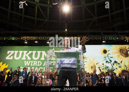 Co-Chef und Spitzenkandidat der Grünen (Buendnis 90/die Grünen) für die Bundestagswahl Cem Oezdemir spricht während des Bundeskongresses am 16. Juni 2017 im Velodrom in Berlin. (Foto von Emmanuele Contini/NurPhoto) *** Bitte benutzen Sie die Gutschrift aus dem Kreditfeld *** Stockfoto