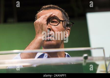 Co-Chef und Spitzenkandidat der Grünen (Buendnis 90/die Grünen) für die Bundestagswahl Cem Oezdemir spricht während des Bundeskongresses am 16. Juni 2017 im Velodrom in Berlin. (Foto von Emmanuele Contini/NurPhoto) *** Bitte benutzen Sie die Gutschrift aus dem Kreditfeld *** Stockfoto