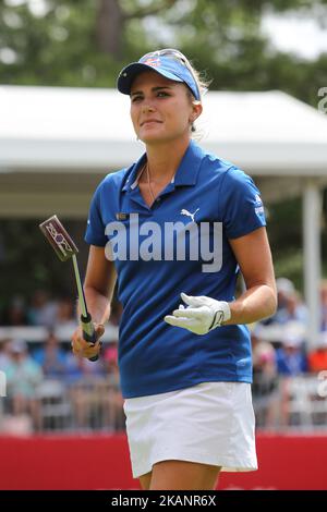 Lexi Thompson von Coral Springs, Florida, geht vom Grün, nachdem sie ihren Putt auf the18. Loch während der Finalrunde des Meijer LPGA Classic Golfturniers im Blythefield Country Club in Belmont, MI, USA, am Sonntag, 18. Juni 2017 beendet hat. (Foto von Amy Lemus/NurPhoto) *** Bitte nutzen Sie die Gutschrift aus dem Kreditfeld *** Stockfoto