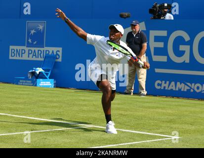 Donald Young (USA ) gegen Nick Kyrgios AUSin Runde eins am ersten Tag der ATP Aegon Championships im Queen's Club im Westen Londons am 19. Juni 2017 (Foto: Kieran Galvin/NurPhoto) *** Bitte benutzen Sie die Gutschrift aus dem Kreditfeld *** Stockfoto