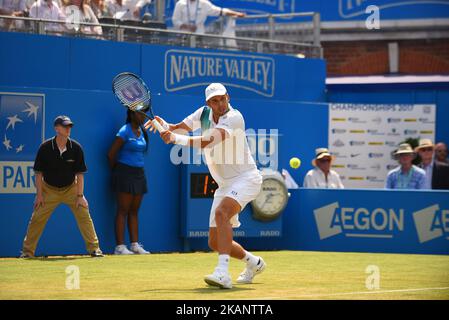 Gilles Muller (LUX) spielt im zweiten Lauf der AEGON Championships am 21. Juni 2017 im Queen's Club, London, gegen Jo-Wilfried Tsonga (FRA). (Foto von Alberto Pezzali/NurPhoto) *** Bitte nutzen Sie die Gutschrift aus dem Kreditfeld *** Stockfoto