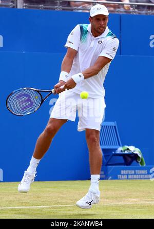 Gilles Muller LUX gegen Jo-Wilfried Tsonga FRA während des zweiten Spiels am dritten Tag der ATP Aegon Championships im Queen's Club im Westen Londons am 21. Juni 2017 (Foto: Kieran Galvin/NurPhoto) *** Bitte nutzen Sie die Gutschrift aus dem Credit Field *** Stockfoto