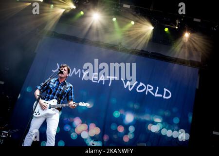 Jim Adkins von der amerikanischen Rockband Jimmy Eat World ist auf der Bühne zu sehen, als sie am 21.. Juni 2017 im Ippodromo San Siro in Mailand, Italien, auftritt. (Foto von Roberto Finizio/NurPhoto) *** Bitte nutzen Sie die Gutschrift aus dem Kreditfeld *** Stockfoto