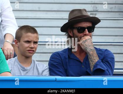 David Beckham und Romeo Beckham beobachten Sam Querrey (USA) während des Zweikampf der Männer am vierten Tag der ATP Aegon Championships im Queen's Club im Westen Londons am 22. Juni 2017 (Foto von Kieran Galvin/NurPhoto) *** Bitte nutzen Sie die Gutschrift aus dem Credit Field *** Stockfoto