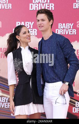 Die Schauspieler Eiza Gonzalez und Ansel Elgort besuchen am 23. Juni 2017 in Madrid, Spanien, eine Fotozelle für „Baby Driver“ im Villa Magna Hotel. (Foto von Oscar Gonzalez/NurPhoto) *** Bitte benutzen Sie die Gutschrift aus dem Kreditfeld *** Stockfoto